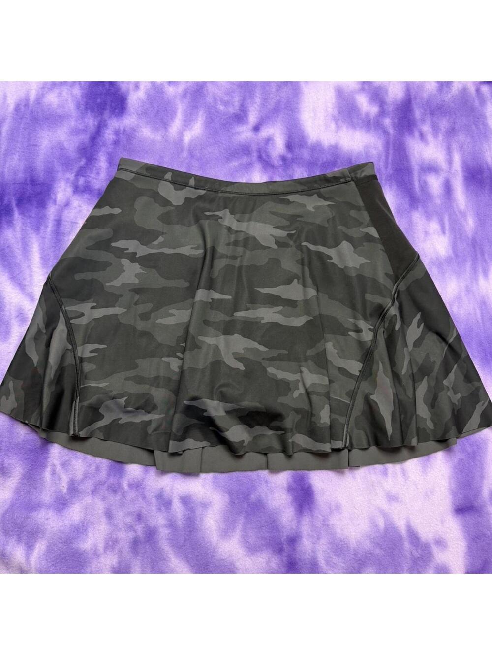 Athleta match point black and grey camo skort